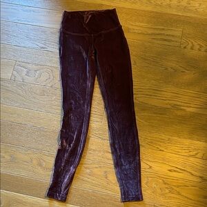 Lululemon size 4 legging in maroon color